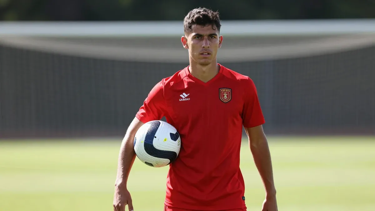 Canada defender Luc de Fougerolles joins Real Salt Lake on loan from Fulham, a move that includes an extension option...